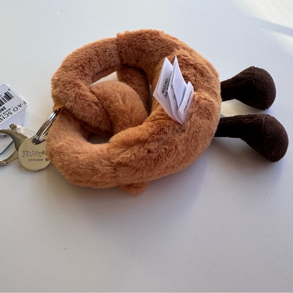 New! Jellycat amuseable pretzel bag charm - Picture 2 of 4
